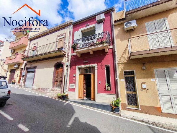 casa indipendente in vendita a Nizza di Sicilia