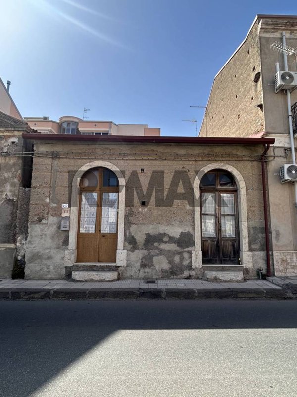 casa indipendente in vendita a Nizza di Sicilia