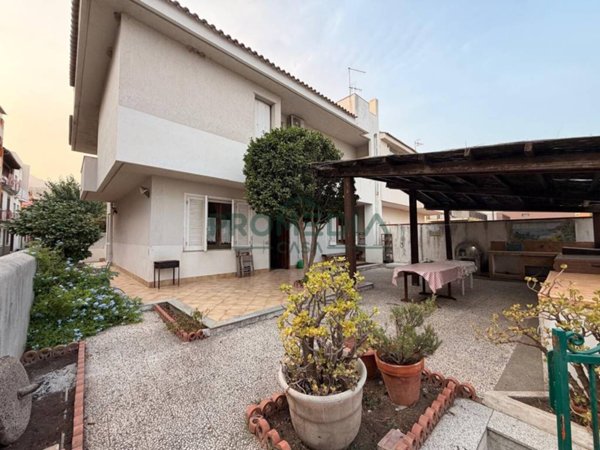 casa indipendente in vendita a Nizza di Sicilia