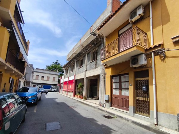 casa indipendente in vendita a Nizza di Sicilia