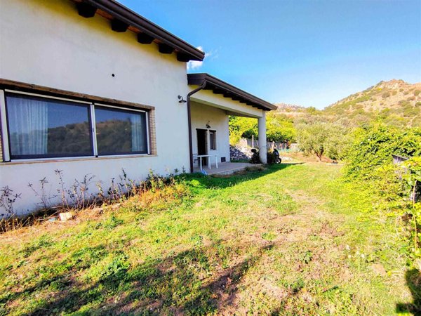 casa indipendente in vendita a Nizza di Sicilia