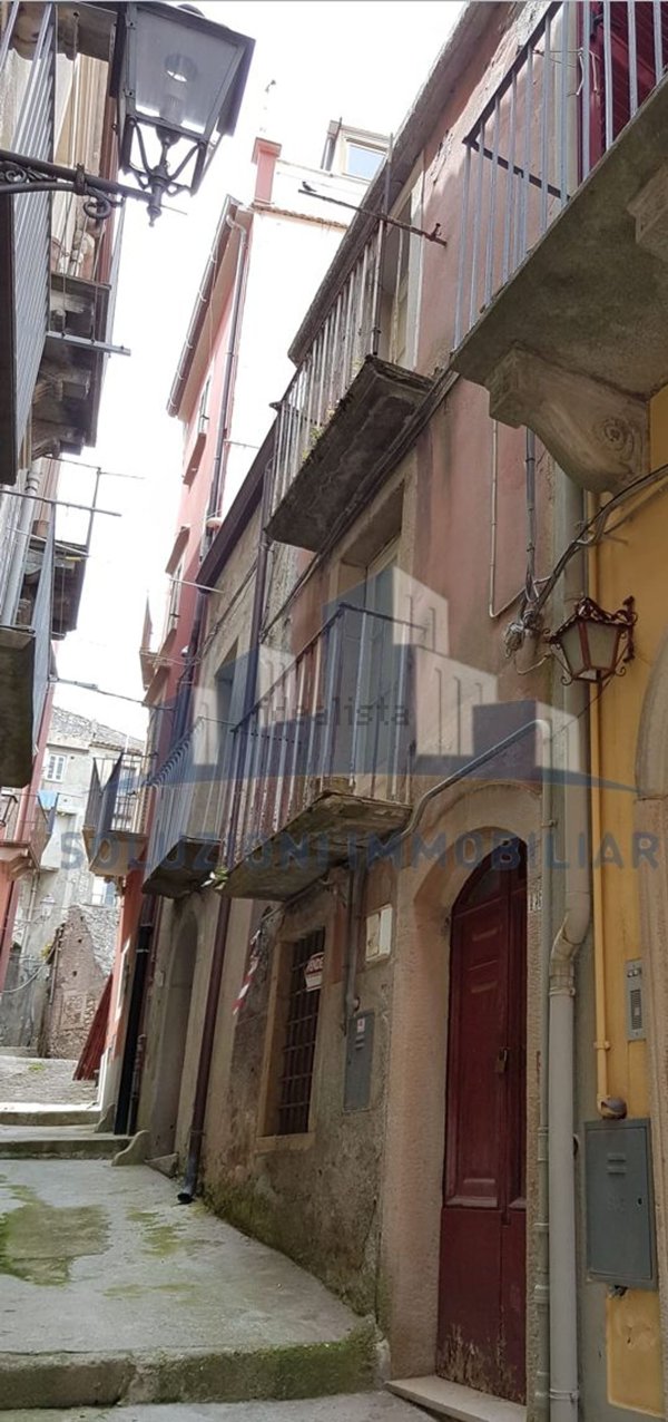 casa indipendente in vendita a Novara di Sicilia