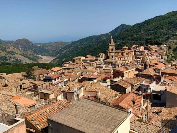 casa indipendente in vendita a Novara di Sicilia