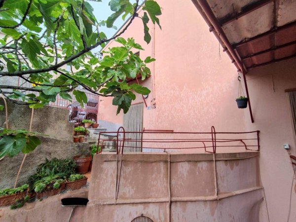 casa indipendente in vendita a Novara di Sicilia
