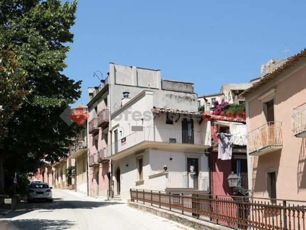 casa indipendente in vendita a Novara di Sicilia
