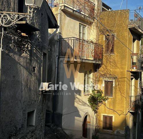 casa indipendente in vendita a Novara di Sicilia