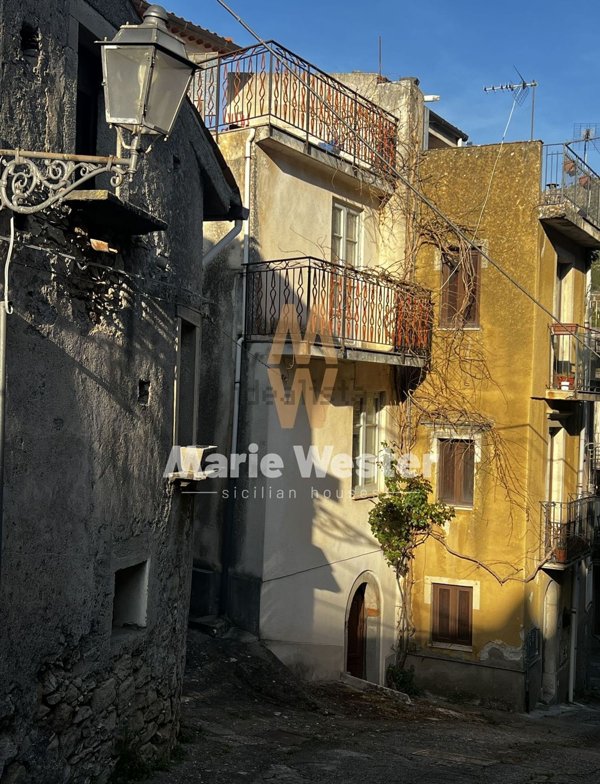 casa indipendente in vendita a Novara di Sicilia