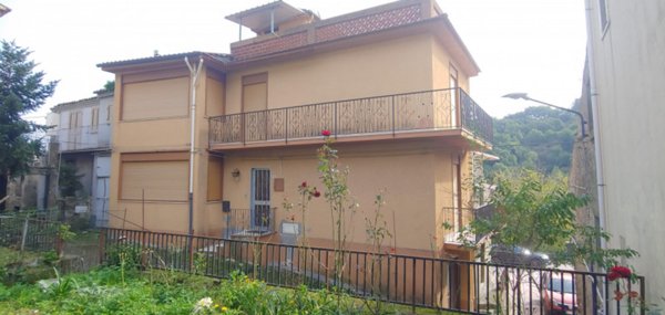 casa indipendente in vendita a Novara di Sicilia