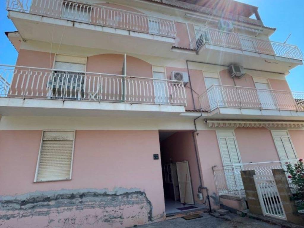 appartamento in vendita ad Oliveri