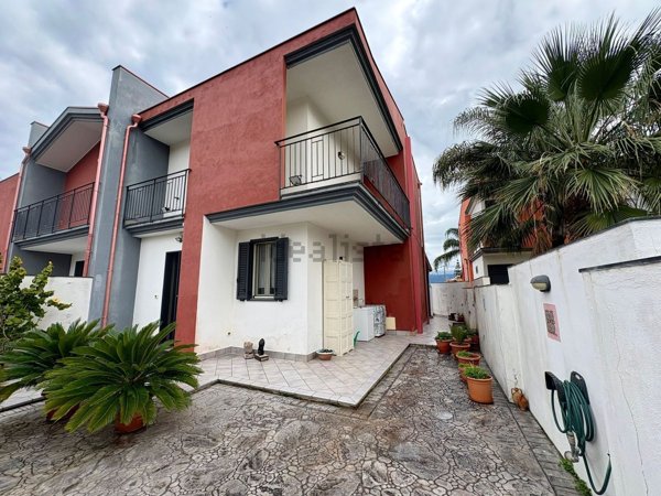 casa indipendente in vendita ad Oliveri