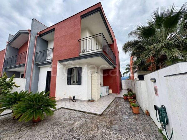 casa indipendente in vendita ad Oliveri