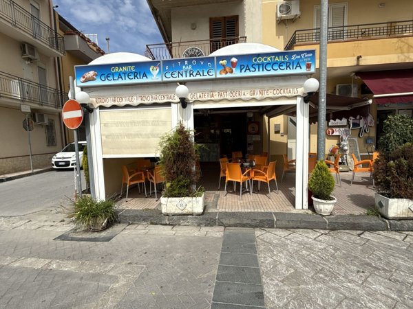 negozio in vendita ad Oliveri