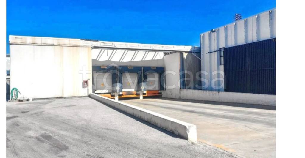 capannone in vendita a Pace del Mela in zona Giammoro