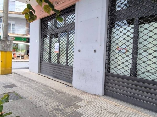 negozio in vendita a Pace del Mela in zona Giammoro