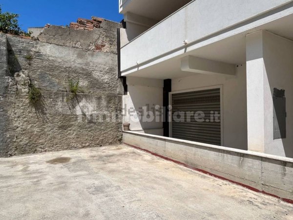 locale commerciale in vendita a Pace del Mela in zona Giammoro