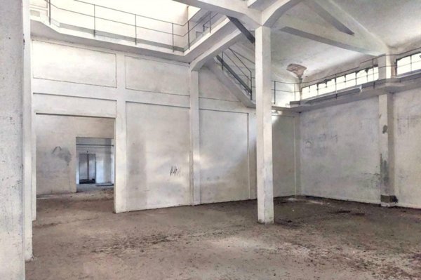 locale di sgombero in vendita a Pace del Mela