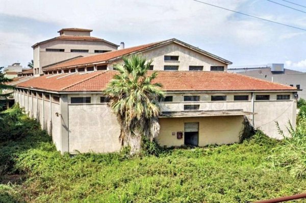 locale commerciale in vendita a Pace del Mela in zona Giammoro