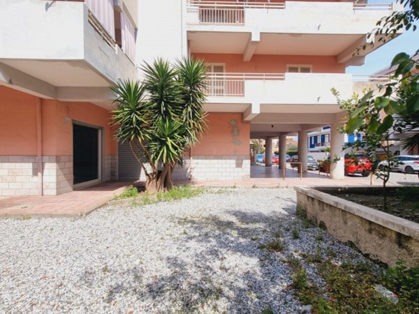 locale di sgombero in vendita a Pace del Mela in zona Giammoro