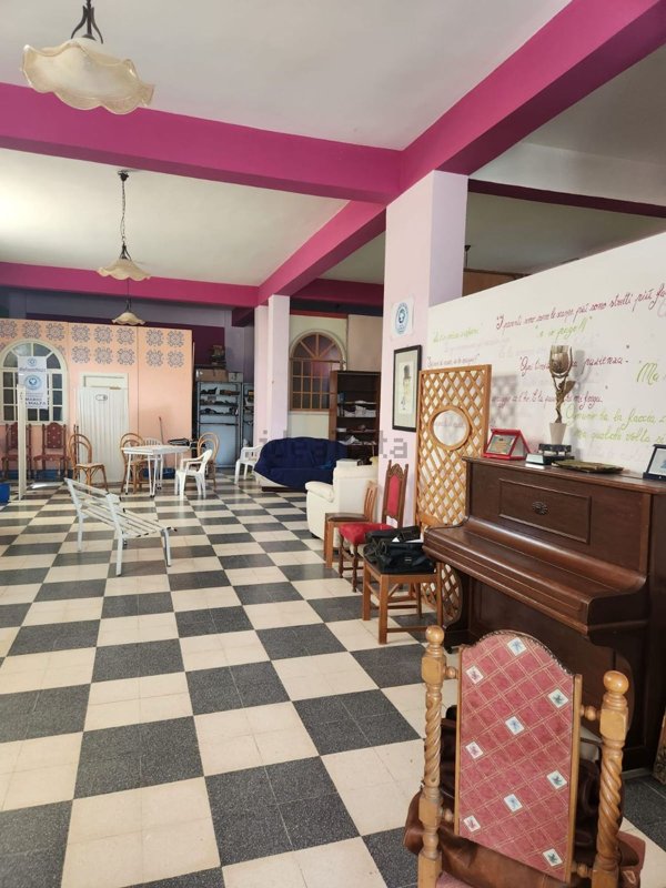 locale commerciale in vendita a Pace del Mela in zona Giammoro