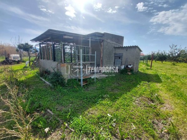 locale di sgombero in vendita a Pace del Mela in zona Giammoro