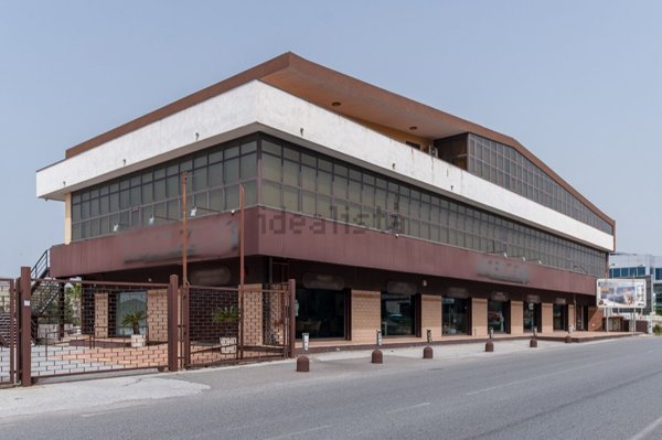 locale commerciale in vendita a Pace del Mela in zona Giammoro