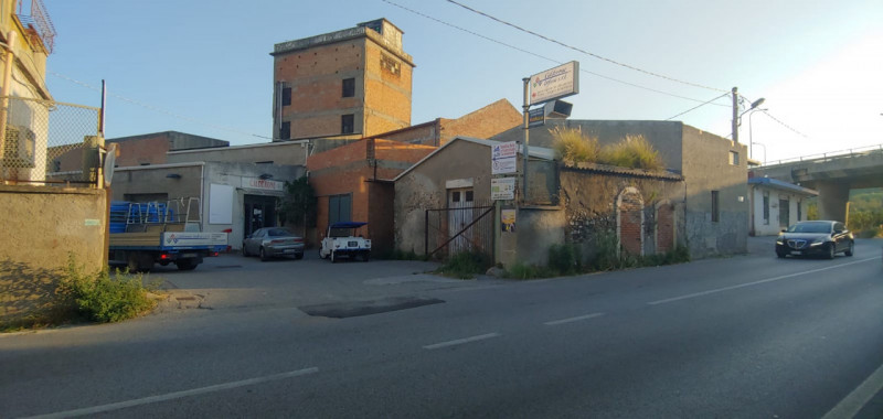 capannone in vendita a Pace del Mela in zona Giammoro