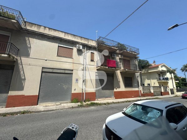 negozio in vendita a Pace del Mela in zona Giammoro