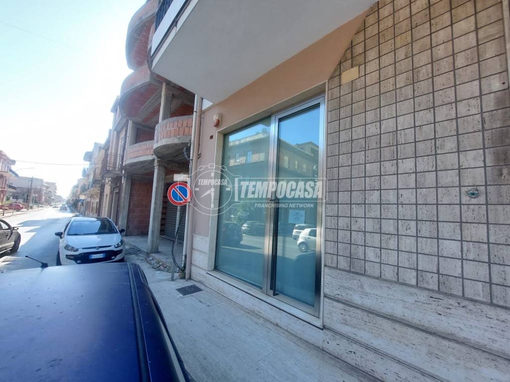 negozio in vendita a Pace del Mela in zona Giammoro
