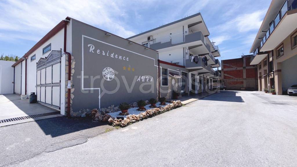 locale commerciale in vendita a Pace del Mela in zona Giammoro
