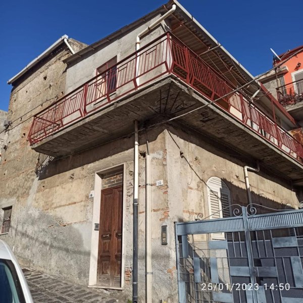 casa indipendente in vendita a Pagliara in zona Rocchenere