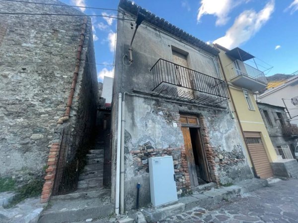 casa indipendente in vendita a Pagliara in zona Rocchenere