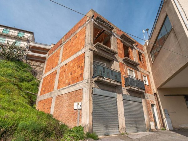 casa indipendente in vendita a Pagliara in zona Rocchenere