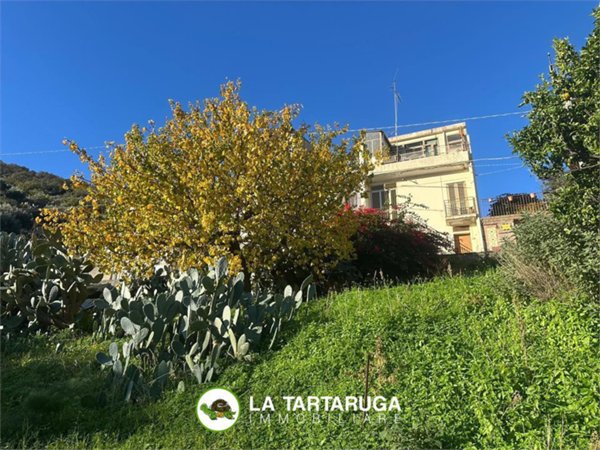 casa indipendente in vendita a Pagliara in zona Locadi