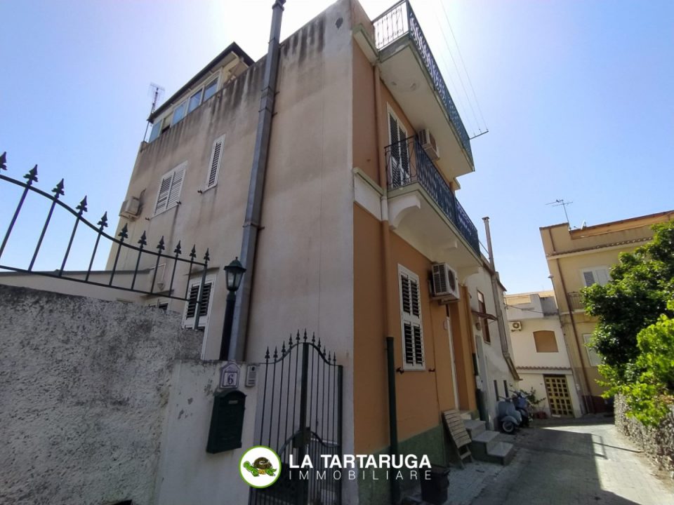 casa indipendente in vendita a Pagliara in zona Rocchenere