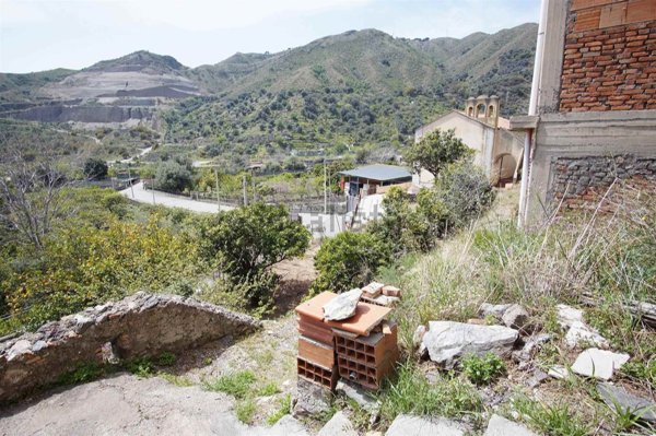 terreno edificabile in vendita a Pagliara in zona Rocchenere