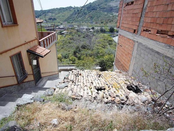 terreno edificabile in vendita a Pagliara in zona Rocchenere