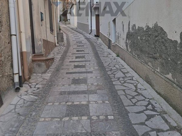 casa indipendente in vendita a Pagliara in zona Rocchenere