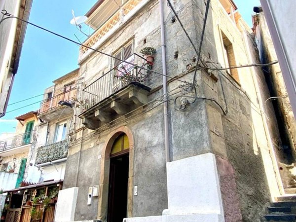 casa indipendente in vendita a Pagliara in zona Rocchenere