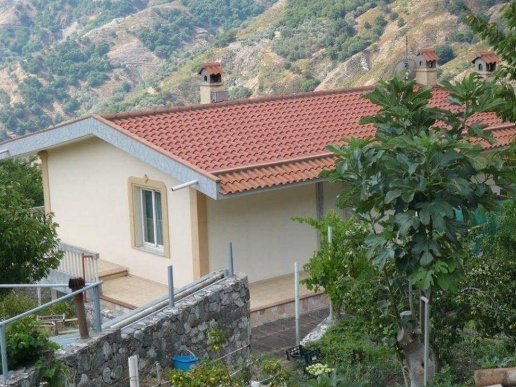 casa indipendente in vendita a Pagliara in zona Rocchenere