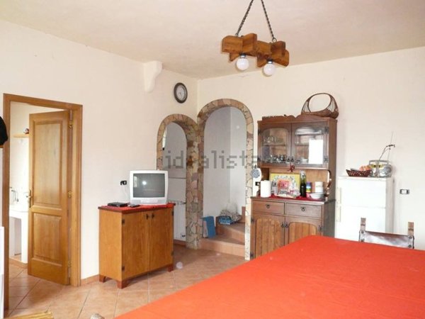 casa indipendente in vendita a Pagliara in zona Rocchenere