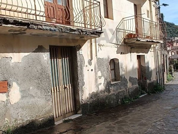 casa indipendente in vendita a Pagliara in zona Rocchenere