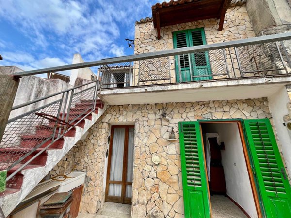 casa indipendente in vendita a Pagliara in zona Rocchenere