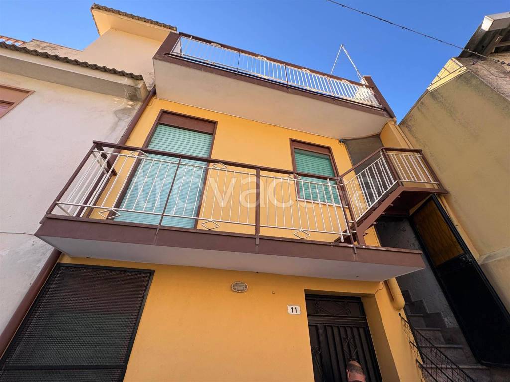casa indipendente in vendita a Pagliara in zona Rocchenere