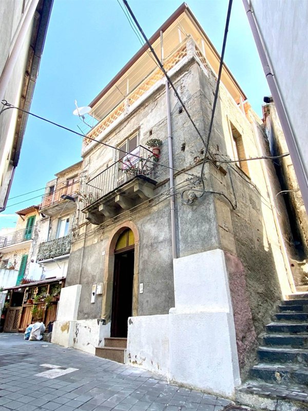 casa indipendente in vendita a Pagliara in zona Rocchenere