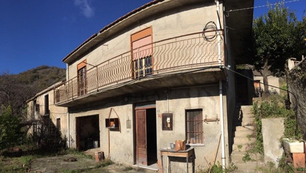 casa indipendente in vendita a Patti