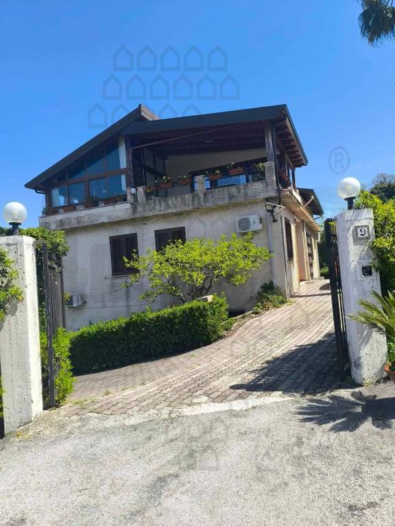 casa indipendente in vendita a Patti in zona Tindari