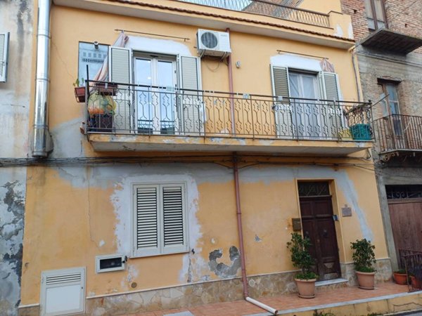 casa indipendente in vendita a Patti in zona Gallo