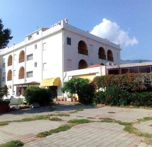 intera palazzina in vendita a Patti