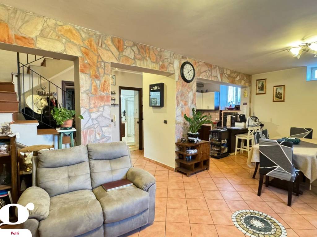 appartamento in vendita a Patti in zona Scala