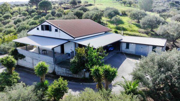 casa indipendente in vendita a Patti in zona Tindari